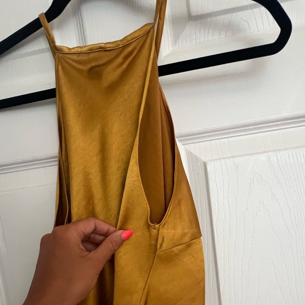NWT Showpo Nelssy Halter Neck Scarf Top - Picture 8 of 8